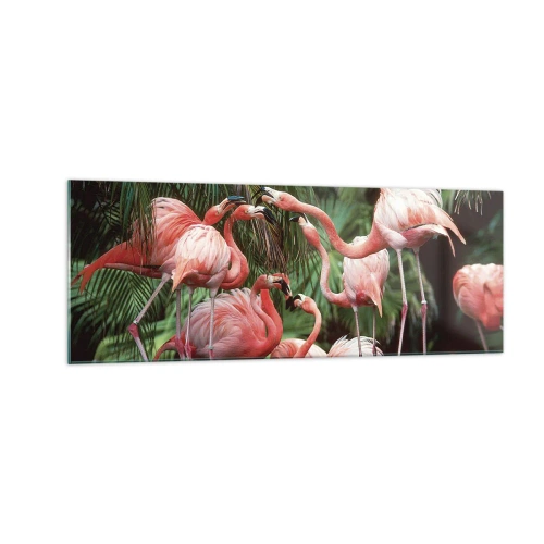 Cuadro sobre vidrio - Impresiones sobre Vidrio - Un grupo de flamencos en un entorno tropical rodeado de palmeras. - 140x50cm - Cotilleos de la tarde - Decoración de pared moderna para salón y dormitorio ARTTOR