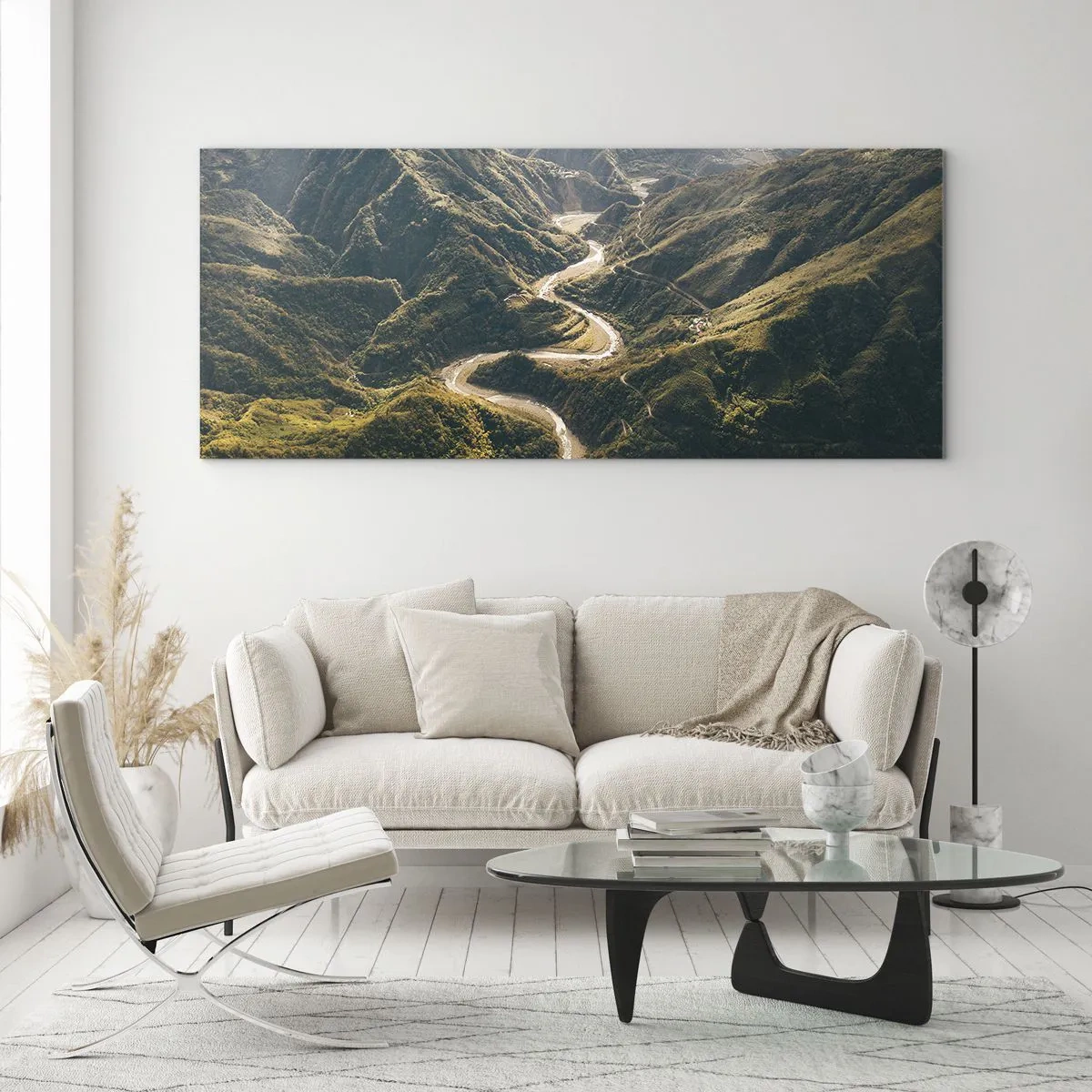Cuadro sobre vidrio - Impresiones sobre Vidrio - Un paisaje de montaña con un camino sinuoso entre colinas verdes. - 140x50cm - Directamente desde el corazón de las montañas - Decoración de pared moderna para salón y dormitorio ARTTOR