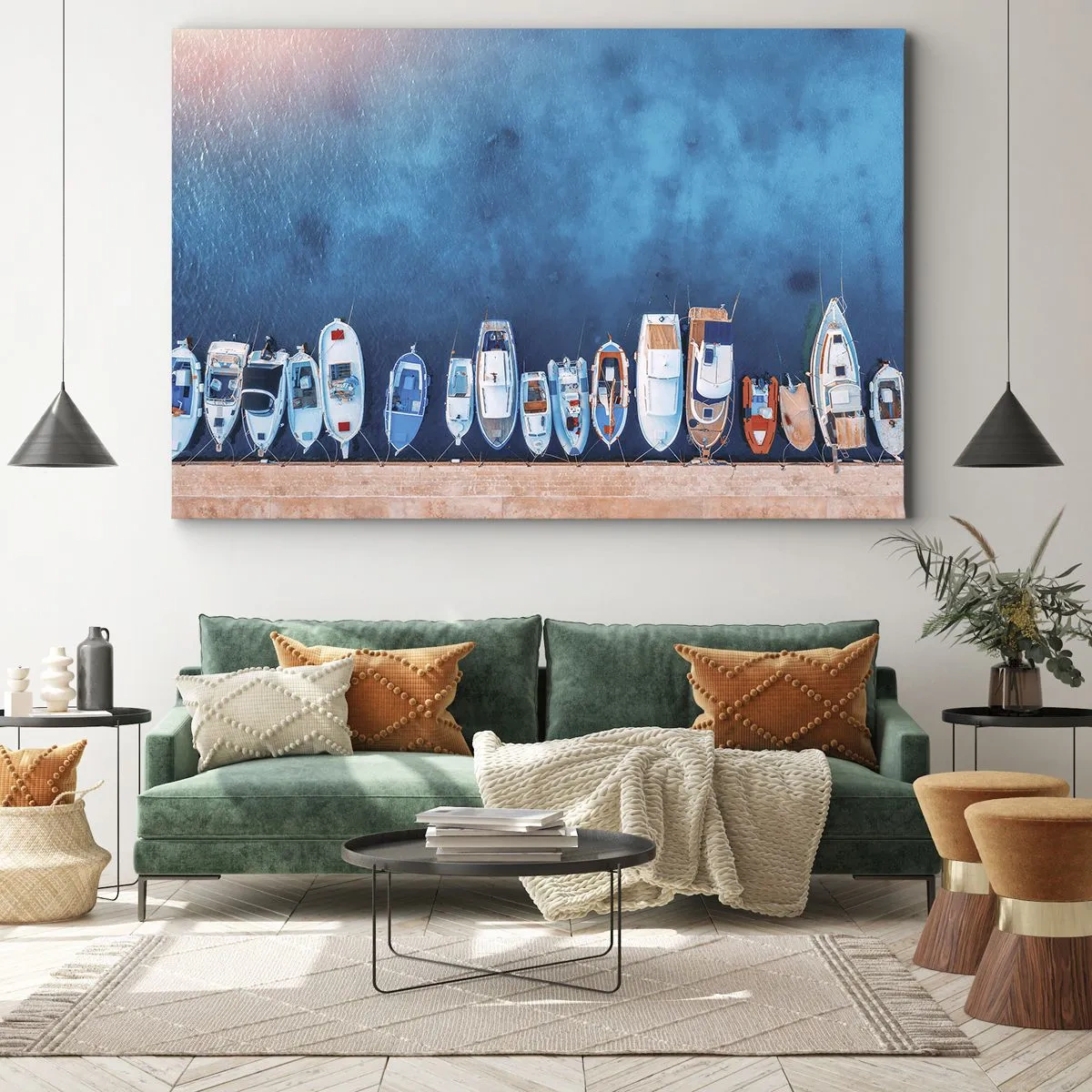 Cuadro sobre lienzo - Impresión de Imagen - Barcos amarrados en la orilla contra el agua azul. - 70x50cm - En fila y a la espera - Decoración de pared moderna para salón y dormitorio ARTTOR
