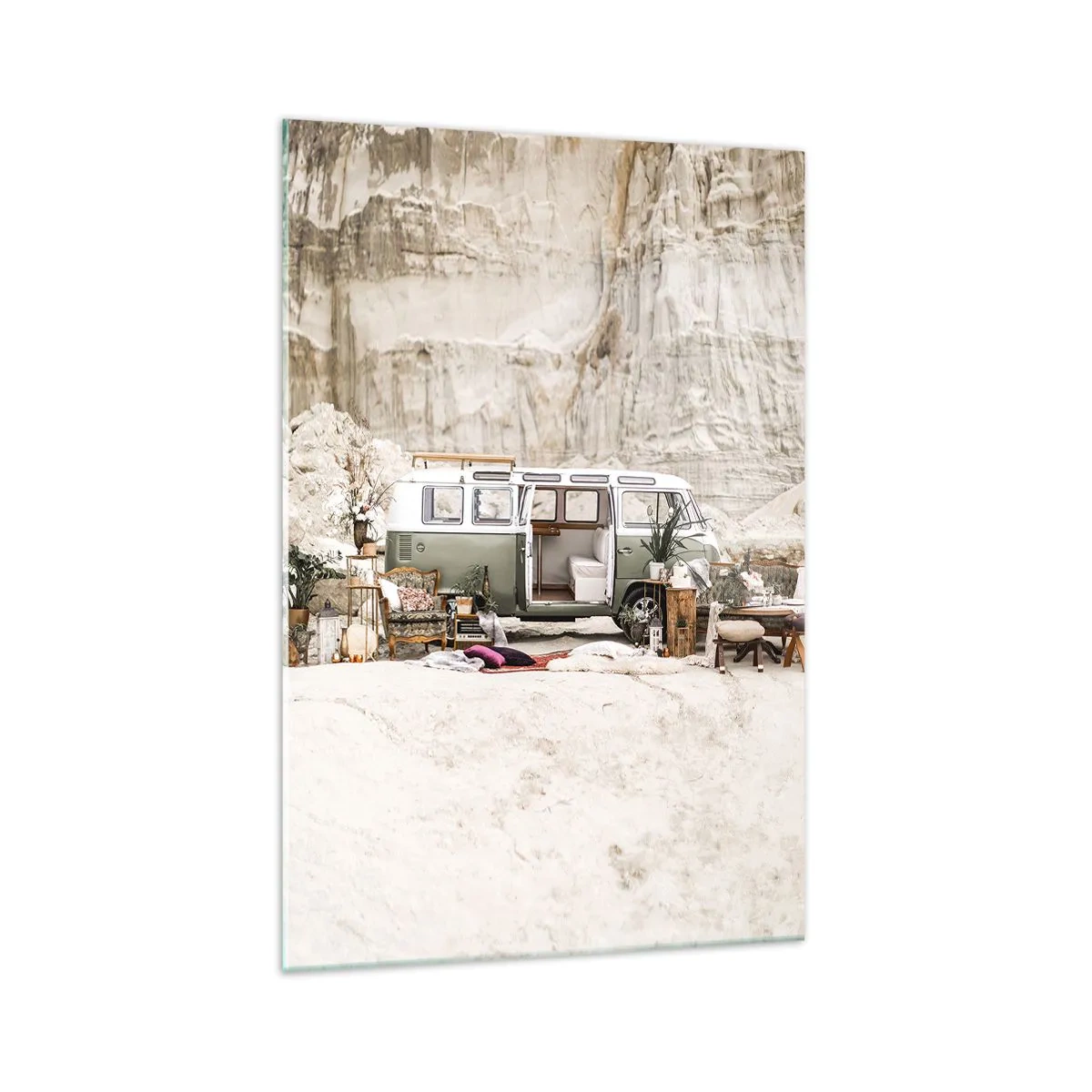 Cuadro sobre vidrio - Impresiones sobre Vidrio - Una caravana retro con diseño boho frente a un paisaje rocoso. - 70x100cm - Hora de empezar el viaje - Decoración de pared moderna para salón y dormitorio ARTTOR