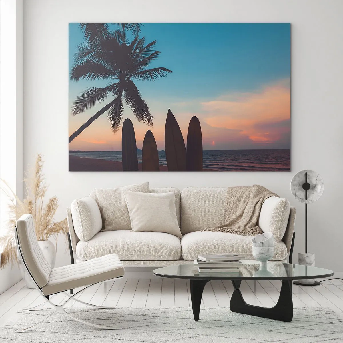 Cuadro sobre vidrio - Impresiones sobre Vidrio - Palmera y tablas de surf en la playa al atardecer - 120x80cm - Mañana también disfrutaremos - Decoración de pared moderna para salón y dormitorio ARTTOR