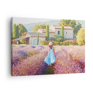 Cuadro sobre lienzo - Impresión de Imagen - Una mujer con un vestido azul caminando por un campo de lavanda con vistas a una casa. - 70x50cm - La chica de la lavanda - Decoración de pared moderna para salón y dormitorio ARTTOR