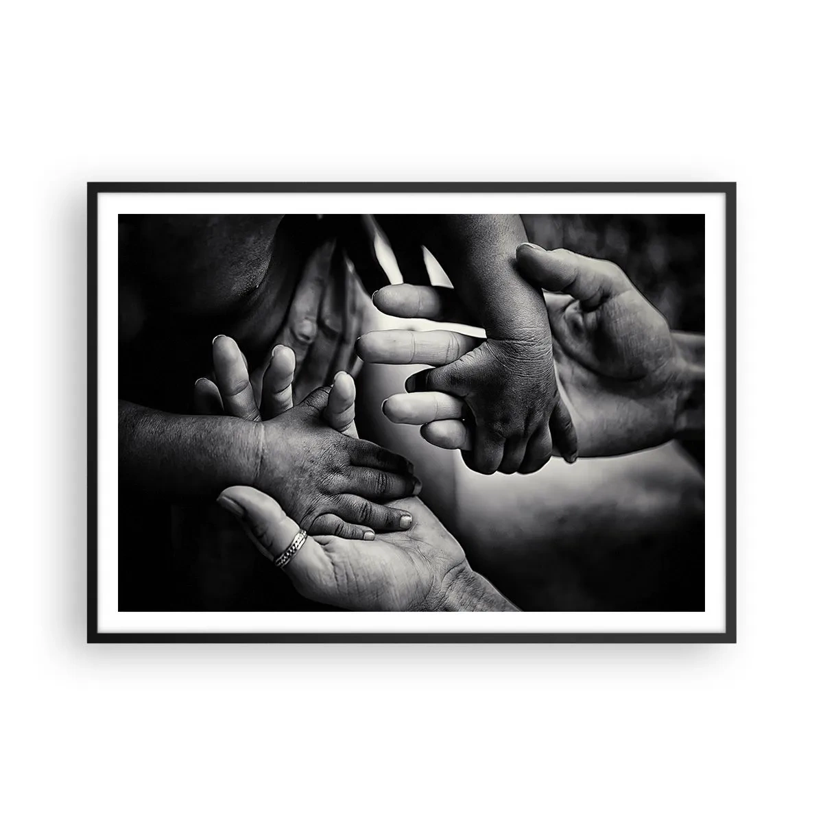 Póster en marco negro - Manos en blanco y negro de diferentes generaciones. - 100x70cm - Ser humano - Decoración de pared moderna para salón y dormitorio ARTTOR