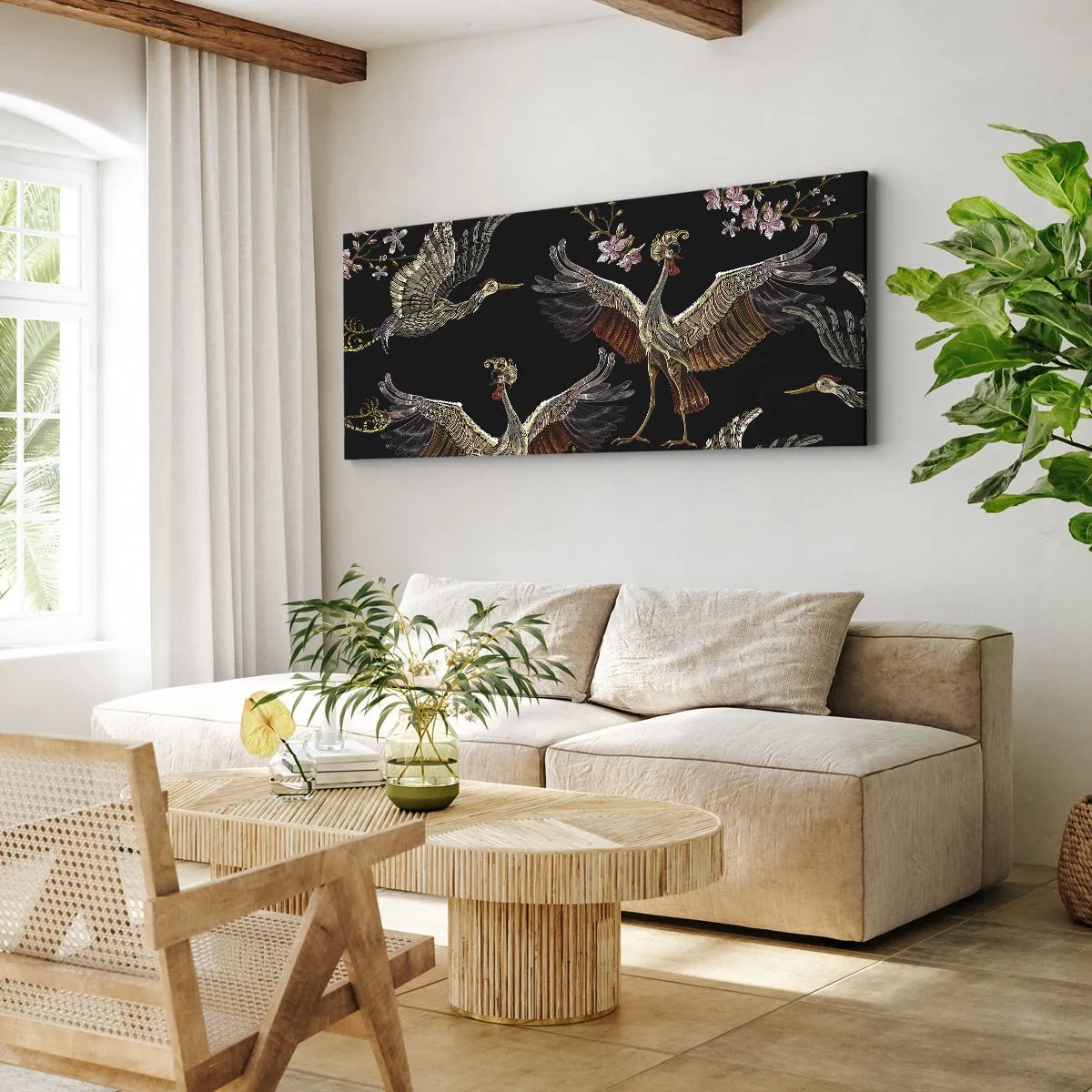 Cuadro sobre lienzo - Impresión de Imagen - Grullas y flores elegantes sobre un fondo negro. - 160x50cm - Aves de cuento de hadas - Decoración de pared moderna para salón y dormitorio ARTTOR