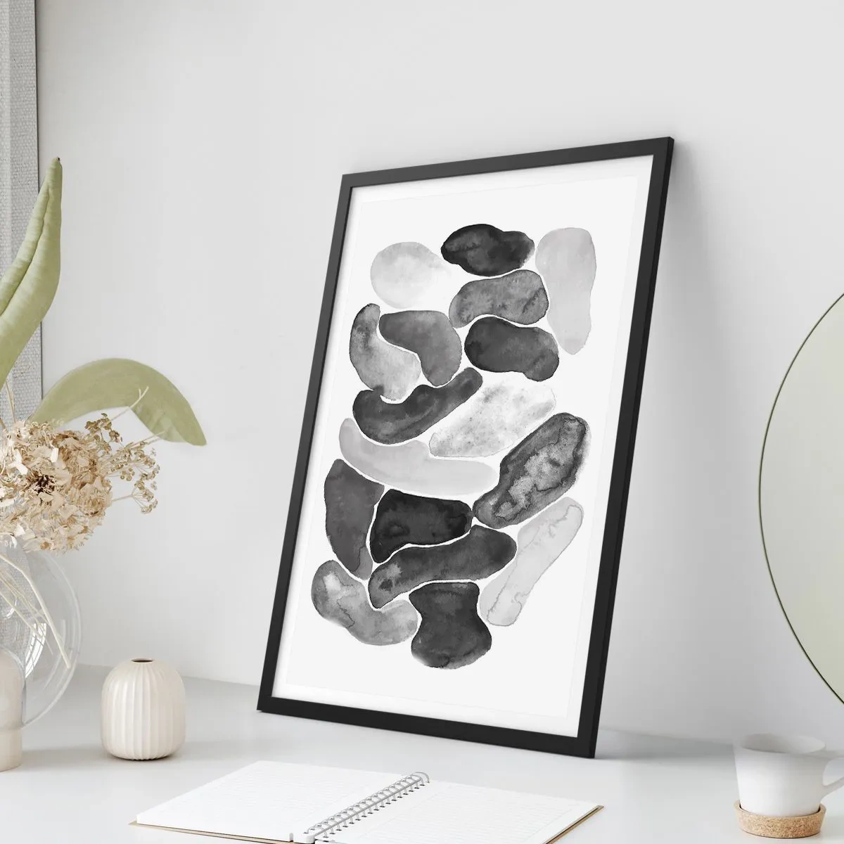 Póster en marco negro - Formas abstractas en tonos de negro, gris y blanco. - 50x70cm - Abstracción pétrea - Decoración de pared moderna para salón y dormitorio ARTTOR