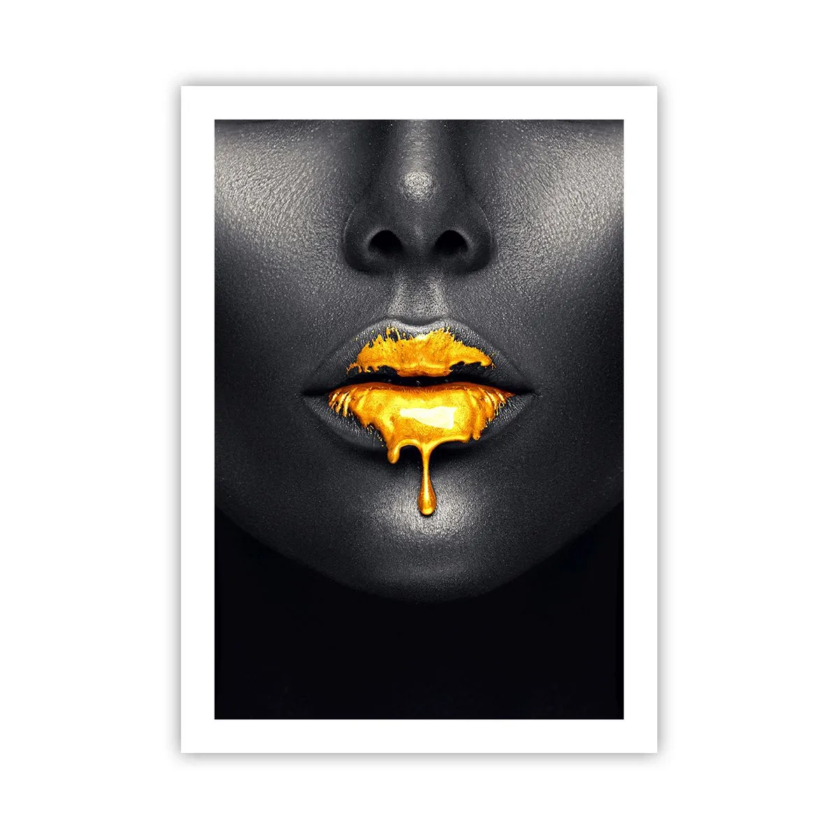 Póster - Rostro de una mujer negra con pintura naranja en los labios. - 50x70cm - Labios de oro - Decoración de pared moderna para salón y dormitorio ARTTOR