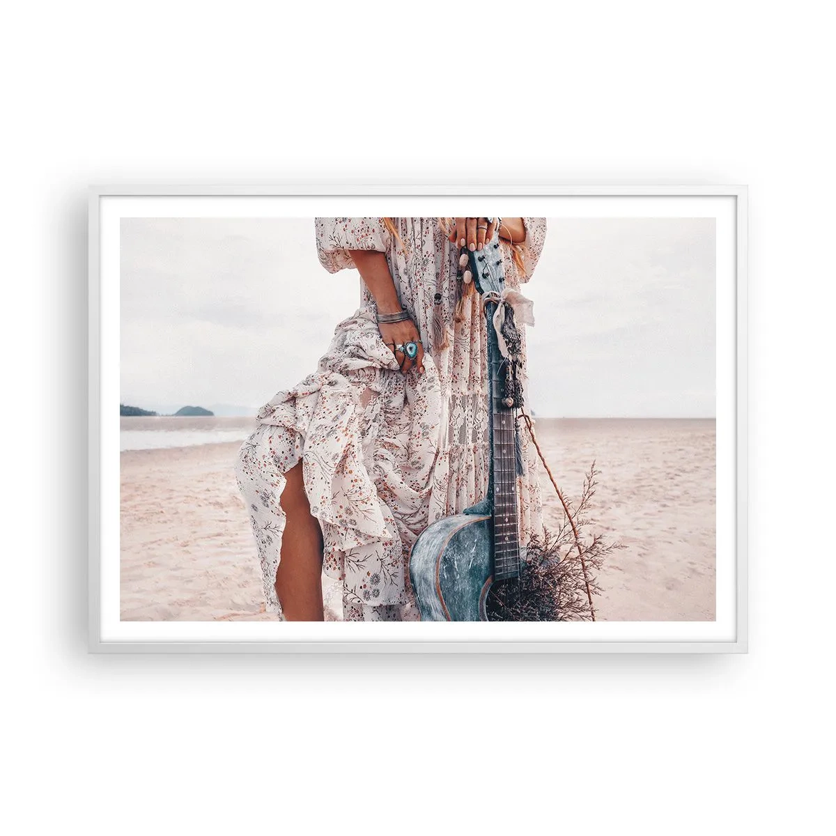 Póster en marco blanco - Una flor en el camino - 100x70 cm