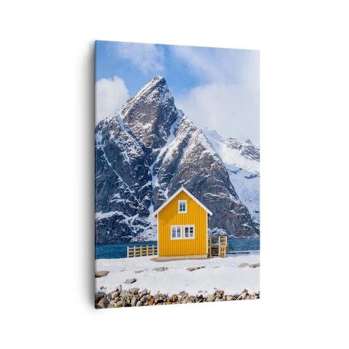 Cuadro sobre lienzo - Impresión de Imagen - Una casa amarilla con el telón de fondo de montañas cubiertas de nieve y el mar. - 70x100cm - Vacaciones escandinavas - Decoración de pared moderna para salón y dormitorio ARTTOR