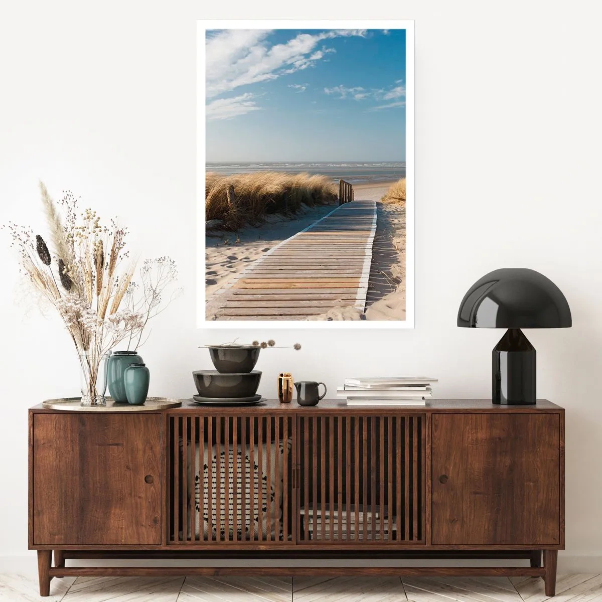 Póster - Sendero de playa a través de las dunas con cielos azules - 50x70cm - Más allá de la duna, en el susurro de la naturaleza - Decoración de pared moderna para salón y dormitorio ARTTOR