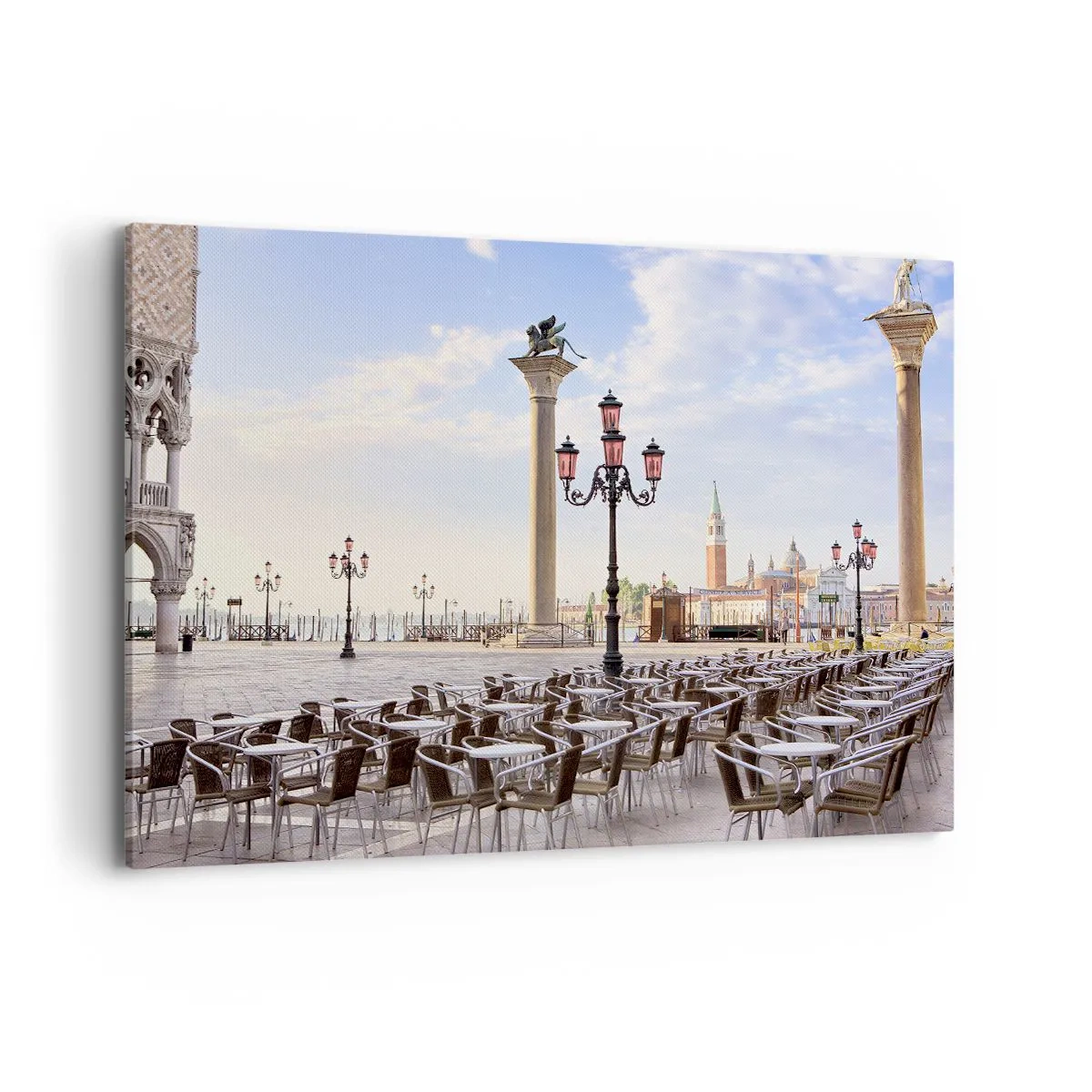 Cuadro sobre lienzo - Impresión de Imagen - Venecia, vista de la plaza con columnas y mesas de café. - 120x80cm - Vamos, todo está listo - Decoración de pared moderna para salón y dormitorio ARTTOR