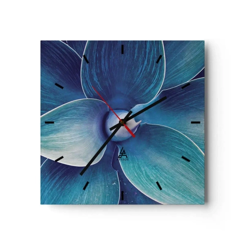 Reloj de pared - Reloj de vidrio - Primer plano de una flor abstracta en tonos azules. - 30x30cm - Azul del cielo - Decoración de pared moderna para salón y dormitorio ARTTOR