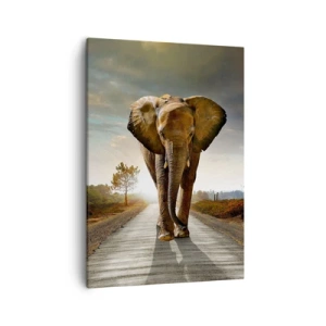 Cuadro sobre lienzo - Impresión de Imagen - Un elefante caminando por una carretera a través de un paisaje al atardecer. - 50x70cm - Y para nada en un almacén de porcelana - Decoración de pared moderna para salón y dormitorio ARTTOR