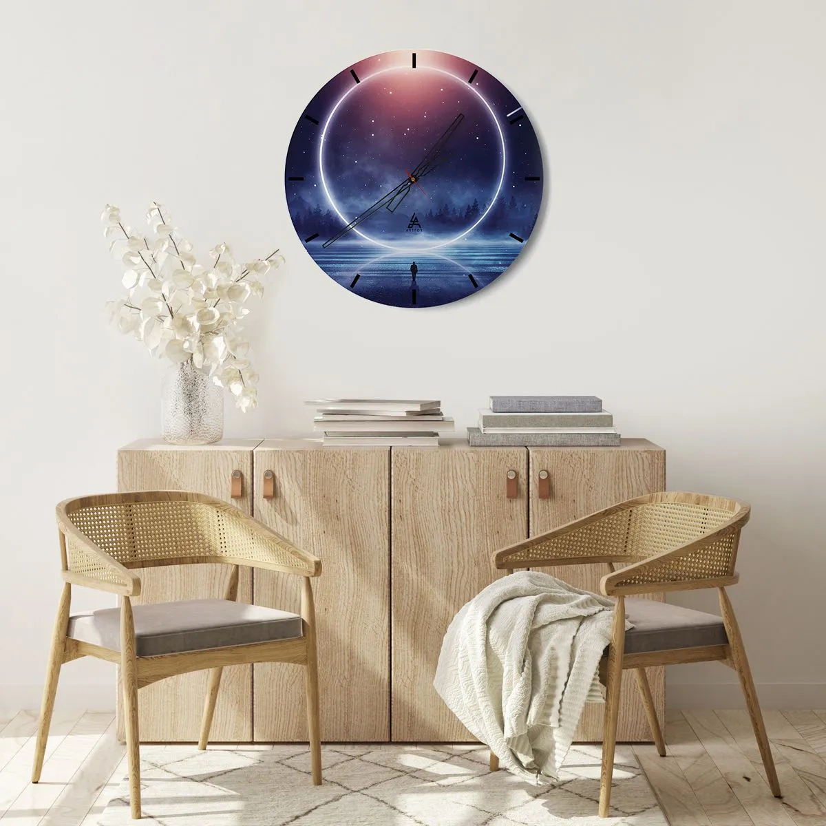 Reloj de pared - Reloj de vidrio - Un anillo espacial sobre el agua y una figura mirando hacia él. - 30x30cm - Ya están aquí... - Decoración de pared moderna para salón, cocina y dormitorio ARTTOR