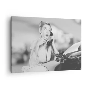 Cuadro sobre lienzo - Impresión de Imagen - Una mujer hablando por teléfono frente a una máquina de escribir. - 70x50cm - ¿Diga?, estamos en los años 50. - Decoración de pared moderna para salón y dormitorio ARTTOR