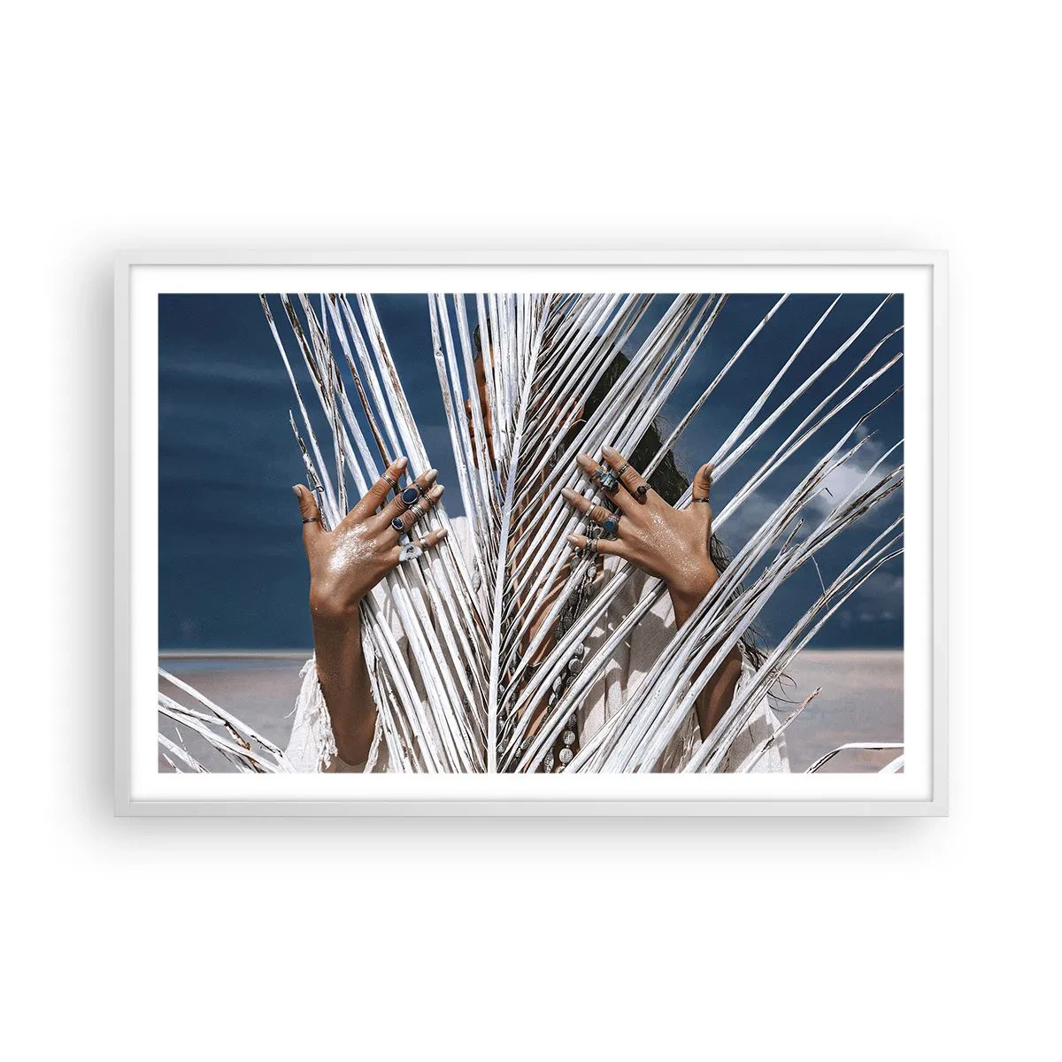 Póster en marco blanco - ¿La mujer chamana? - 91x61 cm