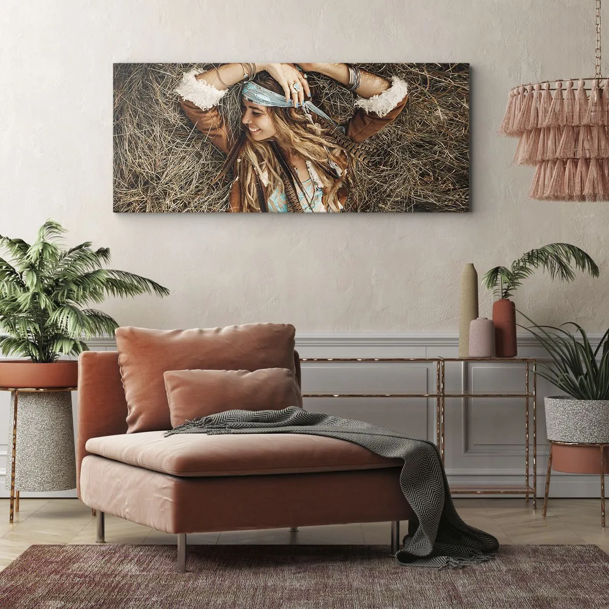 Cuadro sobre lienzo - Impresión de Imagen - Mujer de estilo boho tumbada sobre el heno - 120x50cm - El verano del amor - Decoración de pared moderna para salón y dormitorio ARTTOR