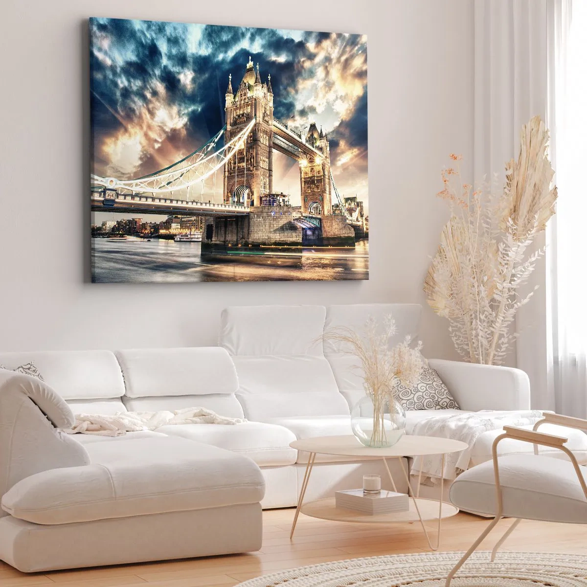 Cuadro sobre lienzo - Impresión de Imagen - El Tower Bridge al anochecer contra un cielo dinámico - 70x50cm - Un monumento a un imperio victoriano - Decoración de pared moderna para salón y dormitorio ARTTOR