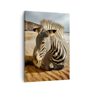 Cuadro sobre lienzo - Impresión de Imagen - Una cebra descansando en una playa de arena con acantilados al fondo. - 50x70cm - Encajamos juntos - Decoración de pared moderna para salón y dormitorio ARTTOR