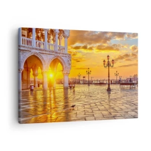 Cuadro sobre lienzo - Impresión de Imagen - Atardecer dorado en la plaza de la ciudad con arcadas y farolas - 70x50cm - ¿Dónde están todos? - Decoración de pared moderna para salón y dormitorio ARTTOR