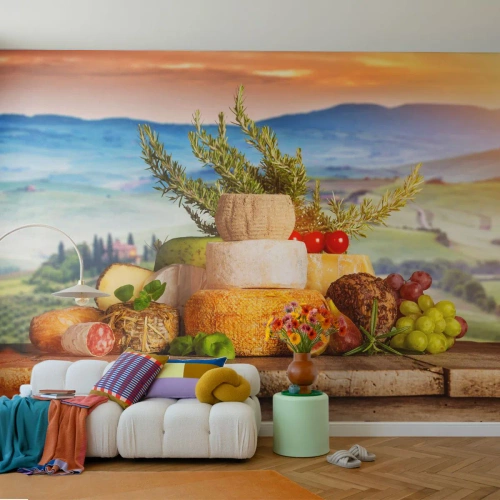 Fotomural Premium Sand - Una tabla de quesos y embutidos con el paisaje toscano como telón de fondo. - 100x70cm - La alegría de vivir italiana - Decoración de pared moderna para salón y dormitorio ARTTOR