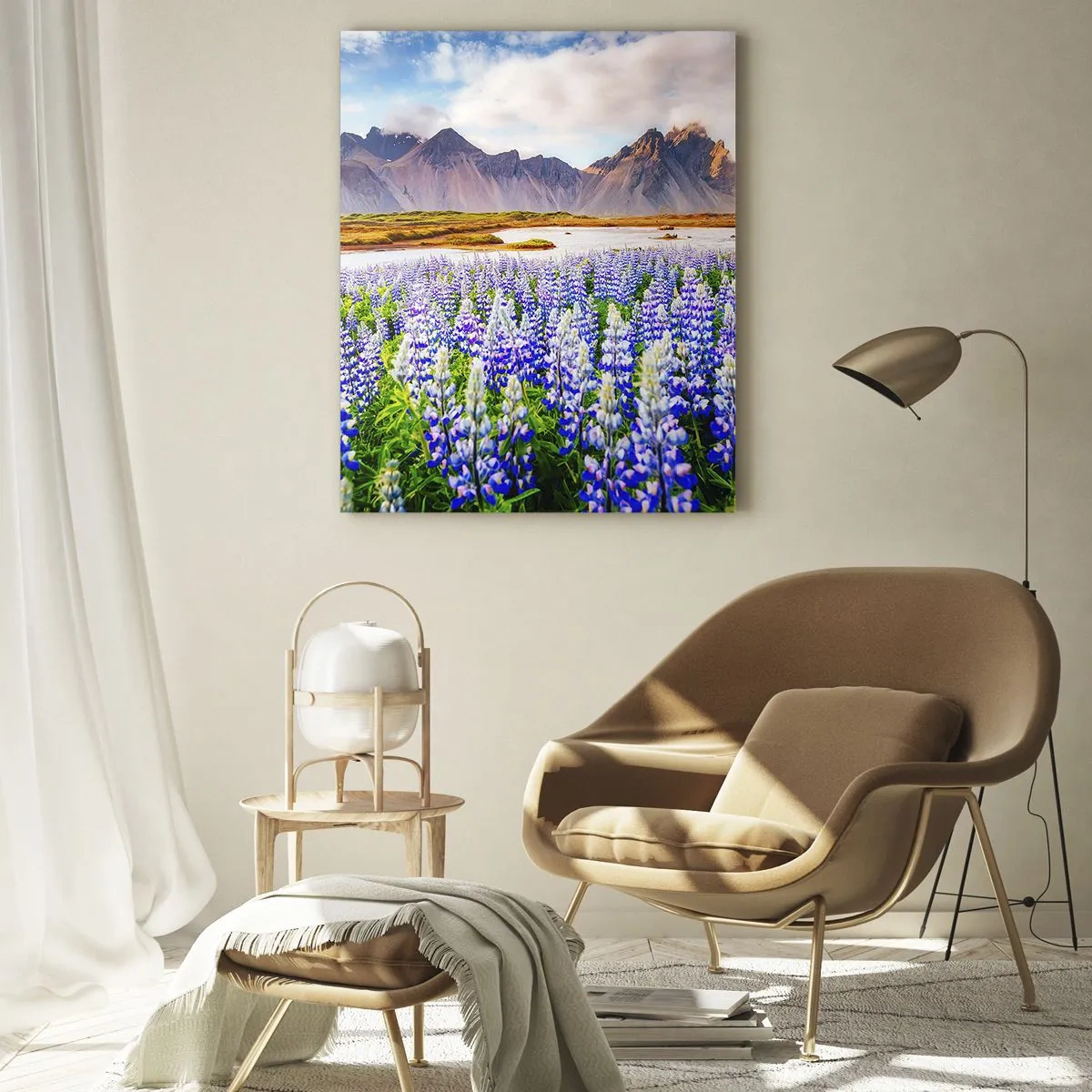 Cuadro sobre vidrio - Impresiones sobre Vidrio - Flores en un paisaje de montaña con un cielo pintoresco. - 70x100cm - La fuerza y la severidad junto a la dulzura - Decoración de pared moderna para salón y dormitorio ARTTOR