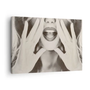 Cuadro sobre lienzo - Impresión de Imagen - Retrato en blanco y negro de una mujer con labios y manos expresivos. - 70x50cm - ¡Ya estoy en camino! - Decoración de pared moderna para salón y dormitorio ARTTOR