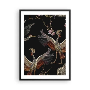 Póster en marco negro - Elegantes grullas entre flores sobre fondo negro, de estilo oriental. - 50x70cm - Aves de cuento de hadas - Decoración de pared moderna para salón y dormitorio ARTTOR