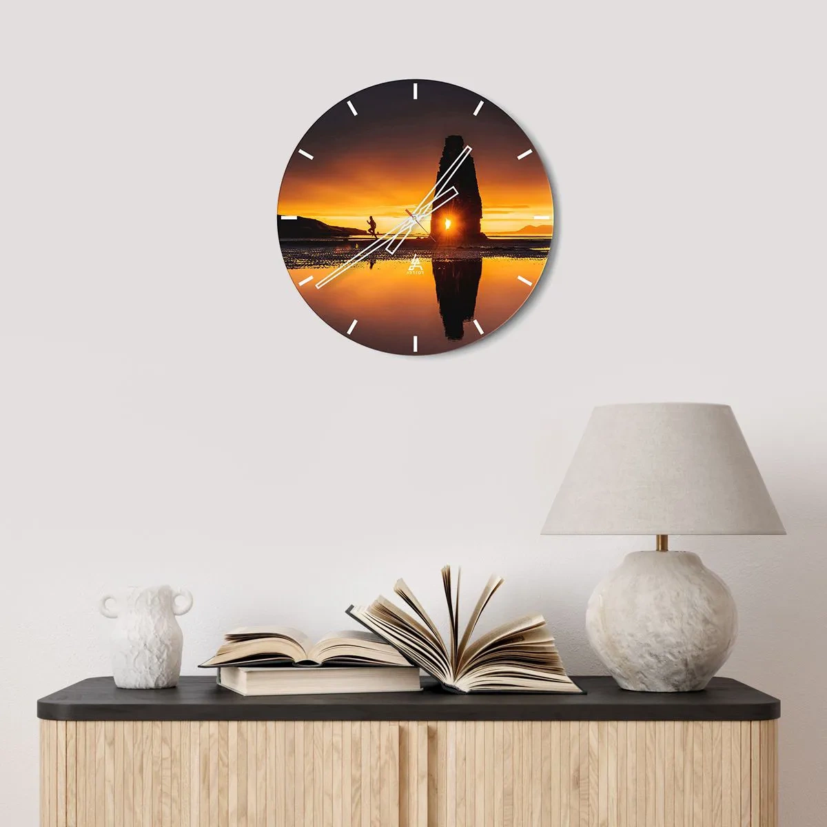 Reloj de pared - Reloj de vidrio - Puesta de sol sobre una formación rocosa en la playa - 30x30cm - Solo tú y la naturaleza - Decoración de pared moderna para salón, cocina y dormitorio ARTTOR