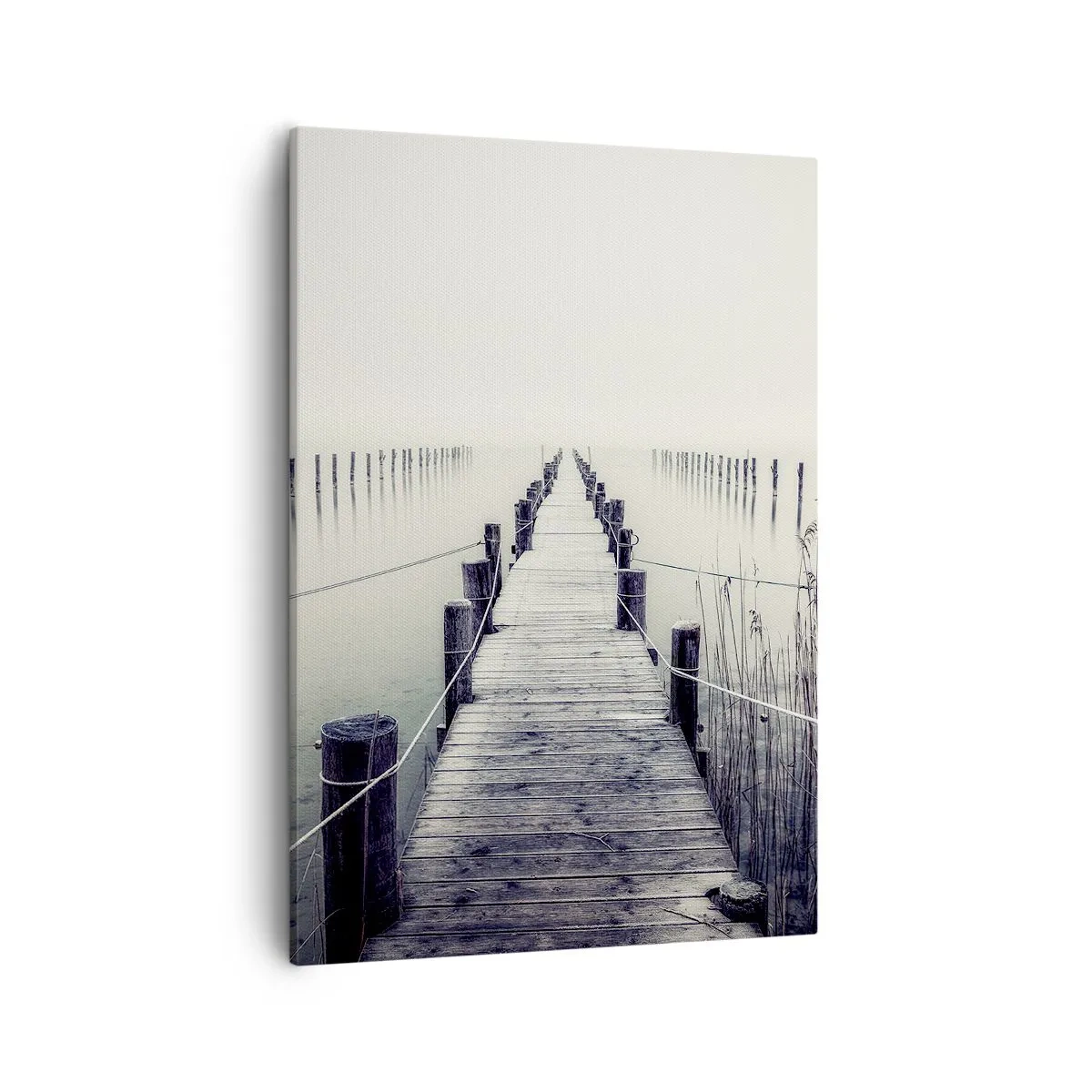 Cuadro sobre lienzo - Impresión de Imagen - Un puente de madera que conduce a un espacio brumoso. - 50x70cm - Sumergirse en la paz - Decoración de pared moderna para salón y dormitorio ARTTOR
