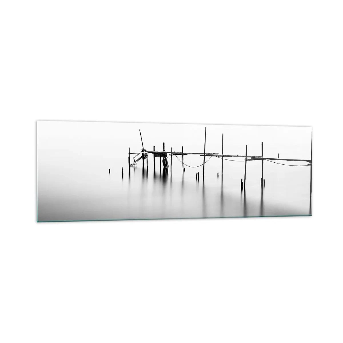 Cuadro sobre vidrio - Impresiones sobre Vidrio - Un embarcadero en blanco y negro inmerso en un paisaje brumoso. - 160x50cm - ¿Y si no hay mundo? - Decoración de pared moderna para salón y dormitorio ARTTOR