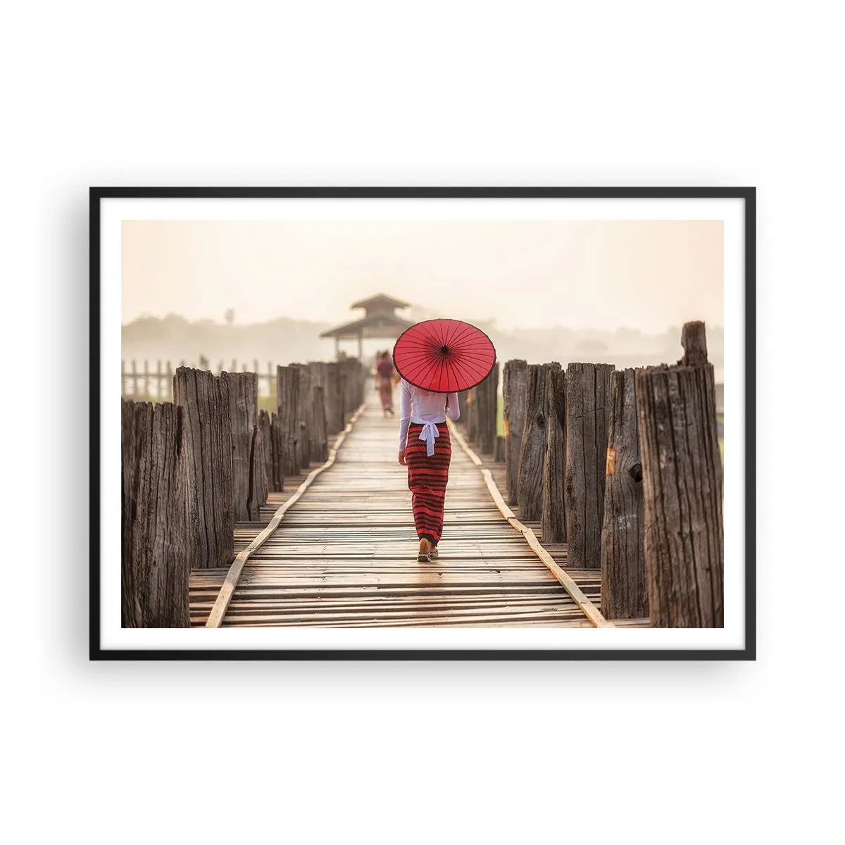 Póster en marco negro - Una mujer con un paraguas rojo en un puente de madera. - 100x70cm - En un viejo puente - Decoración de pared moderna para salón y dormitorio ARTTOR