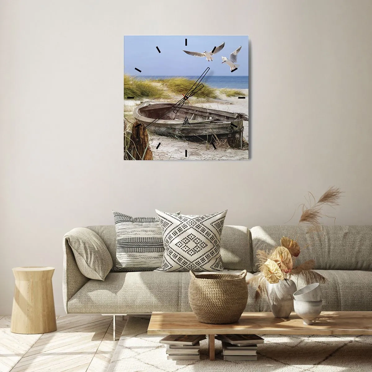 Reloj de pared - Reloj de vidrio - Barco abandonado en una playa con gaviotas - 30x30cm - Bañada por el viento - Decoración de pared moderna para salón y dormitorio ARTTOR
