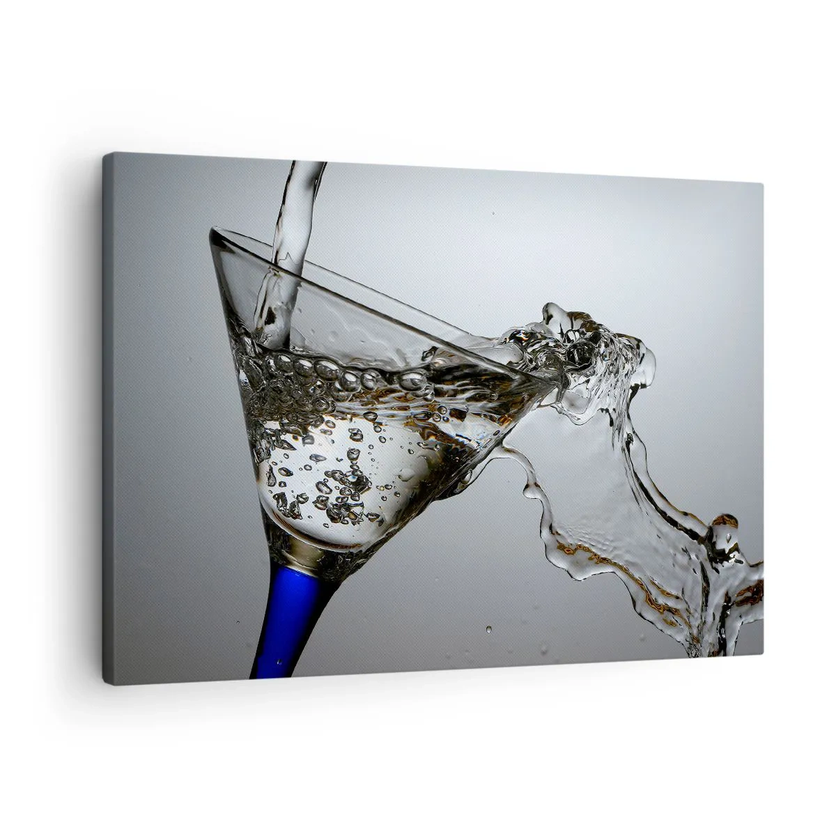 Cuadro sobre lienzo - Impresión de Imagen - Un vaso de agua en movimiento sobre un fondo claro. - 70x50cm - Agua cristalina en vaso de vidrio - Decoración de pared moderna para salón y dormitorio ARTTOR