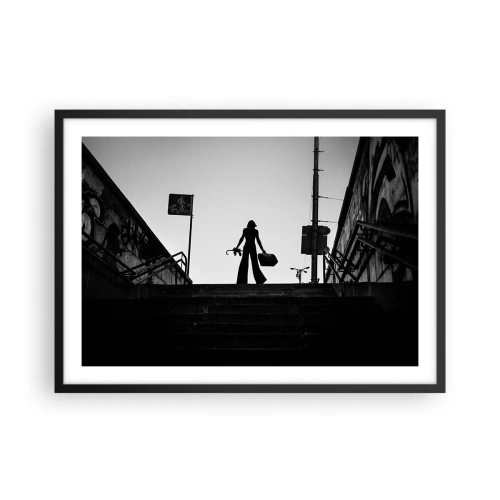 Póster en marco negro - Una figura de mujer en las escaleras en blanco y negro con una atmósfera dinámica. - 70x50cm - Paseo urbano - Decoración de pared moderna para salón y dormitorio ARTTOR