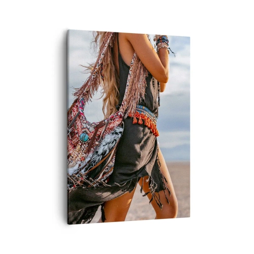 Cuadro sobre lienzo - Impresión de Imagen - Una mujer con estilo boho con detalles de plumas y joyas. - 50x70cm - La chamana - Decoración de pared moderna para salón y dormitorio ARTTOR