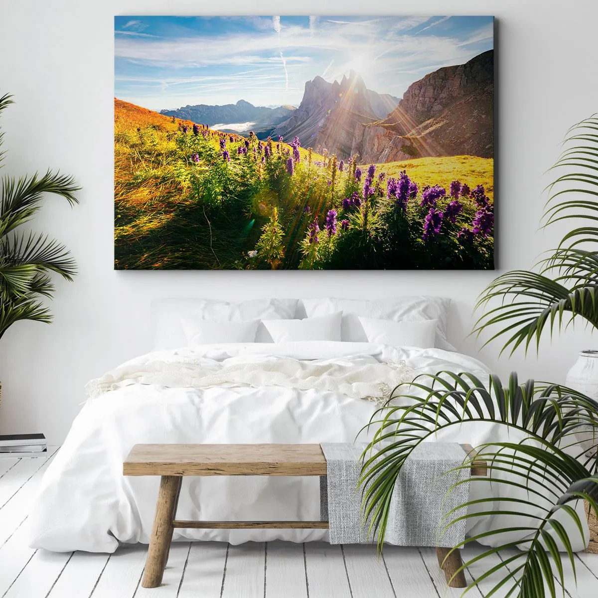Cuadro sobre lienzo - Impresión de Imagen - Paisaje de montaña con flores a la luz del sol naciente. - 70x50cm - La vida secreta de las hierbas - Decoración de pared moderna para salón y dormitorio ARTTOR