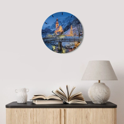 Reloj de pared - Reloj de vidrio - Iglesia en un entorno invernal con un árbol de Navidad. - 30x30cm - El espíritu de la Navidad - Decoración de pared moderna para salón, cocina y dormitorio ARTTOR