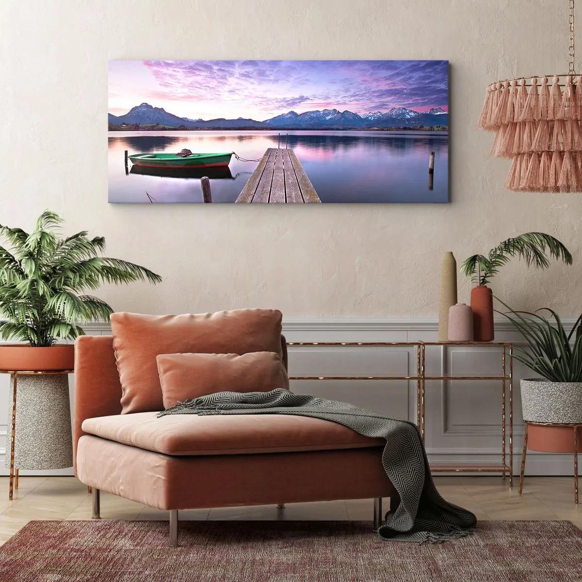 Cuadro sobre lienzo - Impresión de Imagen - Un muelle de madera con un barco en un lago rodeado de montañas al atardecer. - 160x50cm - Un silencio amistoso - Decoración de pared moderna para salón y dormitorio ARTTOR