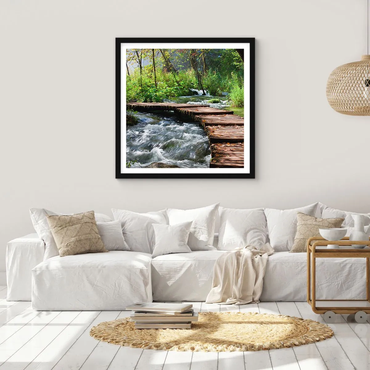 Póster en marco negro - Sobre una cascada de espuma - 60x60 cm
