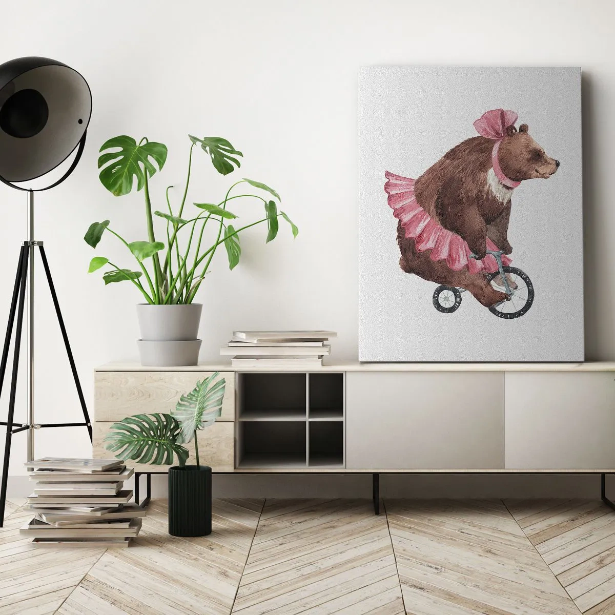 Cuadro sobre lienzo - Impresión de Imagen - Un osito de peluche con una falda rosa en una bicicleta de estilo retro. - 70x100cm - ¡Qué circo! - Decoración de pared moderna para salón y dormitorio ARTTOR