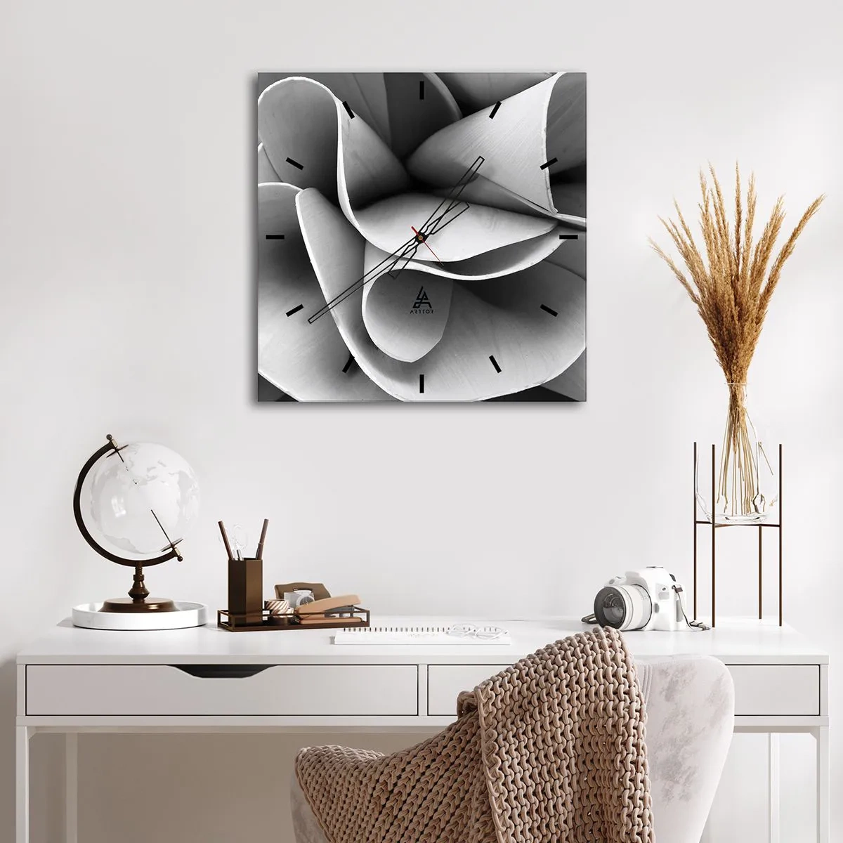 Reloj de pared - Reloj de vidrio - Detalles en blanco y negro de formas abstractas. - 30x30cm - Sucede en el espacio - Decoración de pared moderna para salón y dormitorio ARTTOR