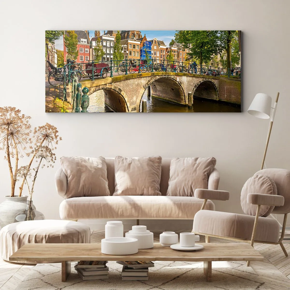 Cuadro sobre lienzo - Impresión de Imagen - Un pintoresco canal con un puente en Ámsterdam. - 160x50cm - Primavera en el canal - Decoración de pared moderna para salón y dormitorio ARTTOR