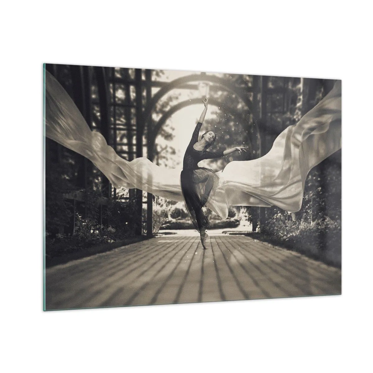 Cuadro sobre vidrio - Impresiones sobre Vidrio - Una bailarina en movimiento sobre un fondo de jardín en blanco y negro. - 100x70cm - Danza del espíritu del jardín - Decoración de pared moderna para salón y dormitorio ARTTOR