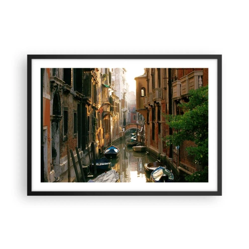 Póster en marco negro - Un pintoresco canal en Venecia con barcos y un puente. - 70x50cm - En un callejón veneciano - Decoración de pared moderna para salón y dormitorio ARTTOR