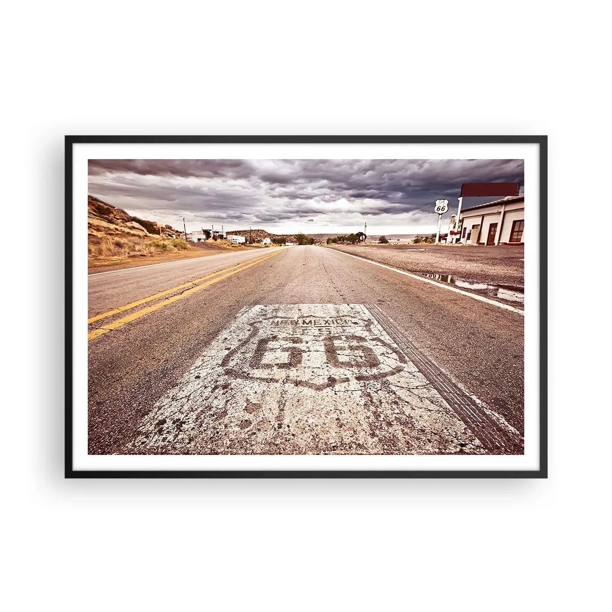 Póster en marco negro - Ruta 66 en un clima desértico con un cielo pintoresco - 100x70cm - Mother Road: una leyenda americana - Decoración de pared moderna para salón y dormitorio ARTTOR