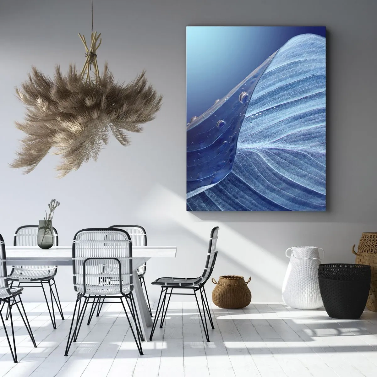 Cuadro sobre lienzo - Impresión de Imagen - Una hoja azul con gotas de agua visibles. - 50x70cm - Gotas ocultas de azul - Decoración de pared moderna para salón y dormitorio ARTTOR