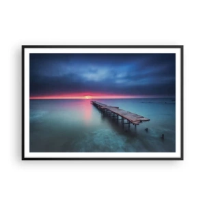 Póster en marco negro - Un muelle de madera que conduce directamente al mar al atardecer. - 100x70cm - Entre el cielo y el agua - Decoración de pared moderna para salón y dormitorio ARTTOR