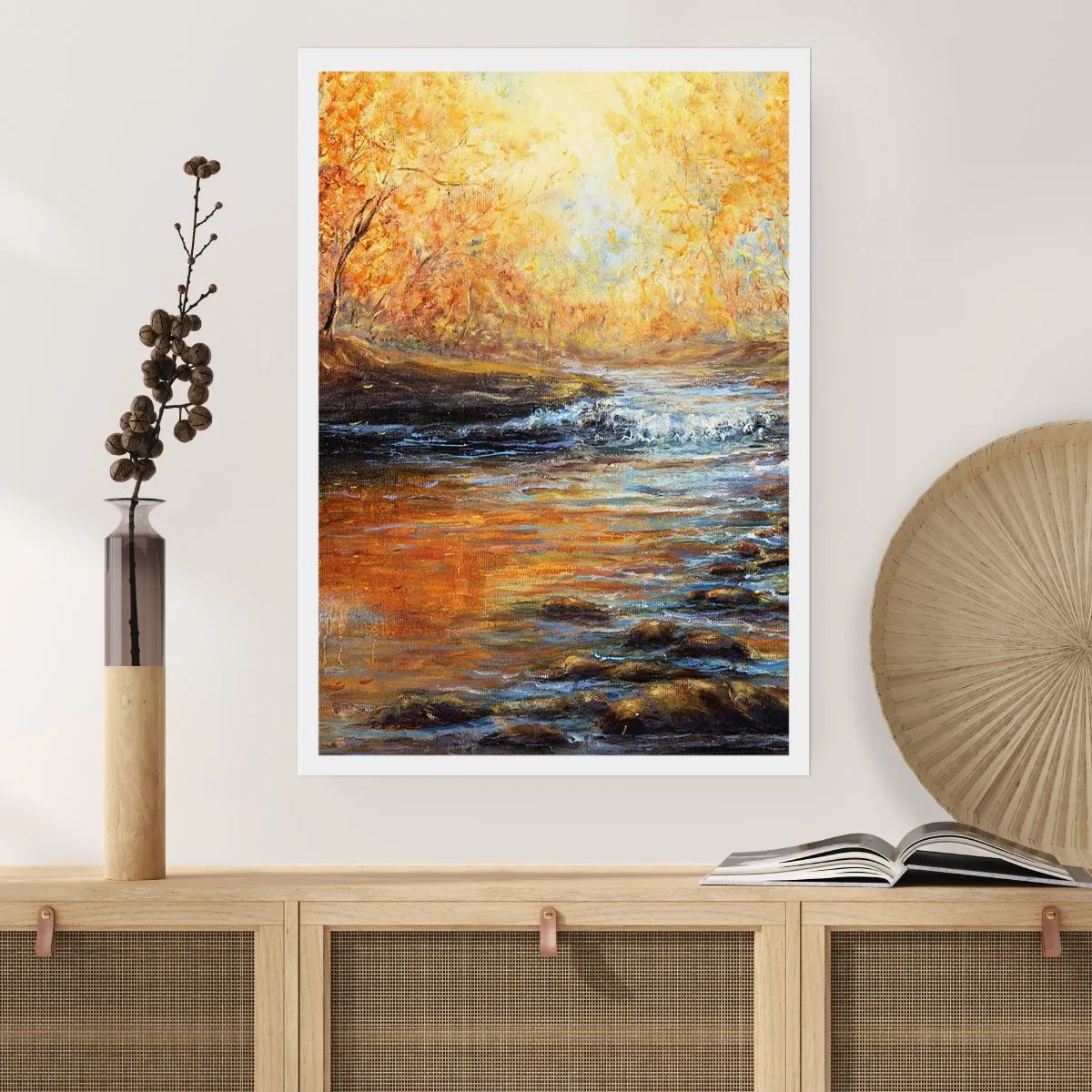Póster - Un arroyo otoñal rodeado de árboles dorados. - 50x70cm - Arroyo de oro - Decoración de pared moderna para salón y dormitorio ARTTOR