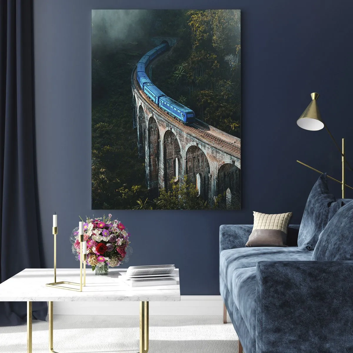 Cuadro sobre vidrio - Impresiones sobre Vidrio - Un tren azul en un viaducto histórico entre los bosques. - 80x120cm - Vías sobre la naturaleza - Decoración de pared moderna para salón y dormitorio ARTTOR