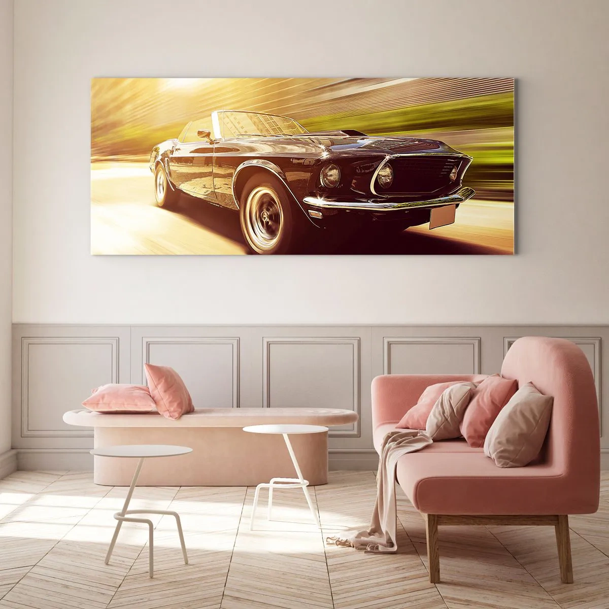 Cuadro sobre vidrio - Impresiones sobre Vidrio - Un coche clásico en movimiento con un telón de fondo urbano. - 120x50cm - 1967 - El retorno de una leyenda - Decoración de pared moderna para salón y dormitorio ARTTOR